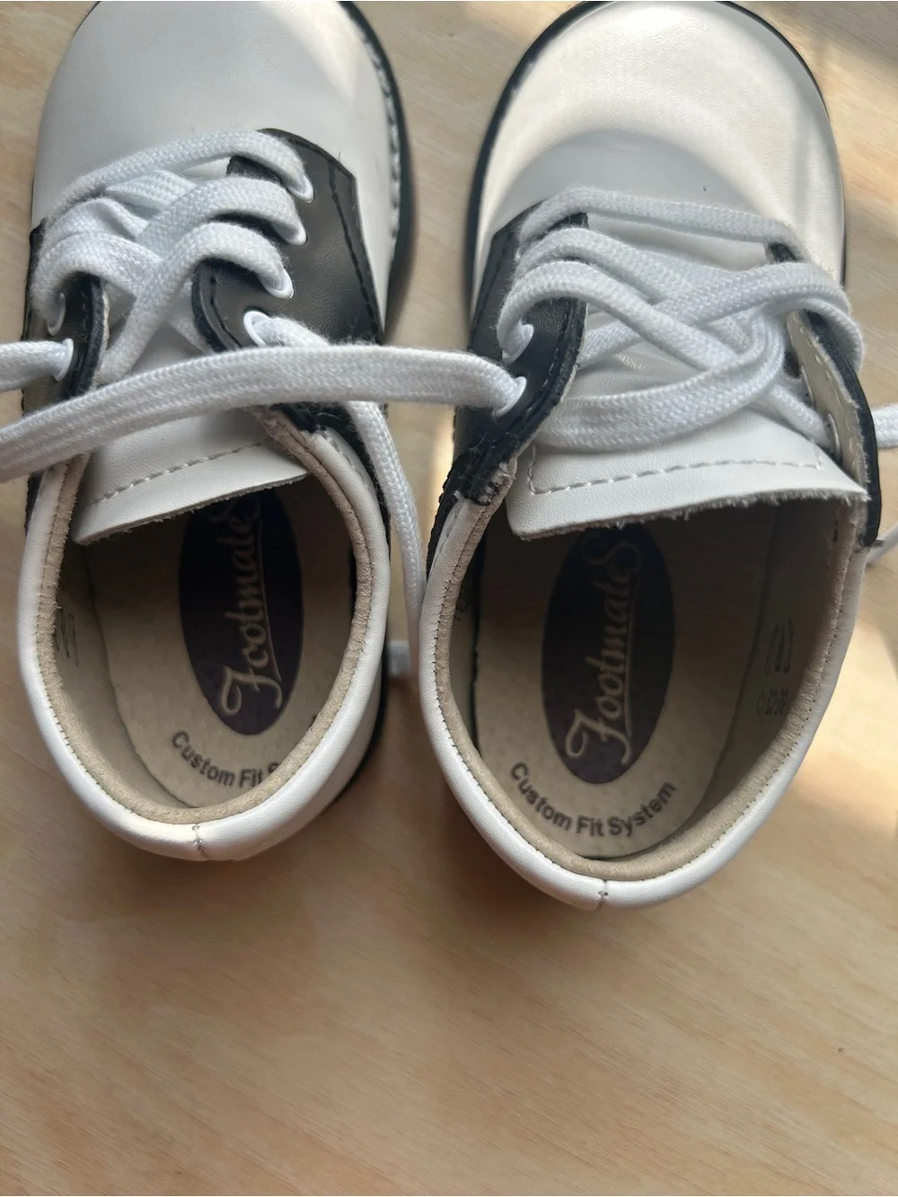 FootMates White and Black Kids Lace-Up Cheer Shoes 6 Wide